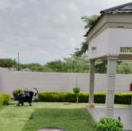 Lee Bed & Breakfast Francistown Luaran gambar