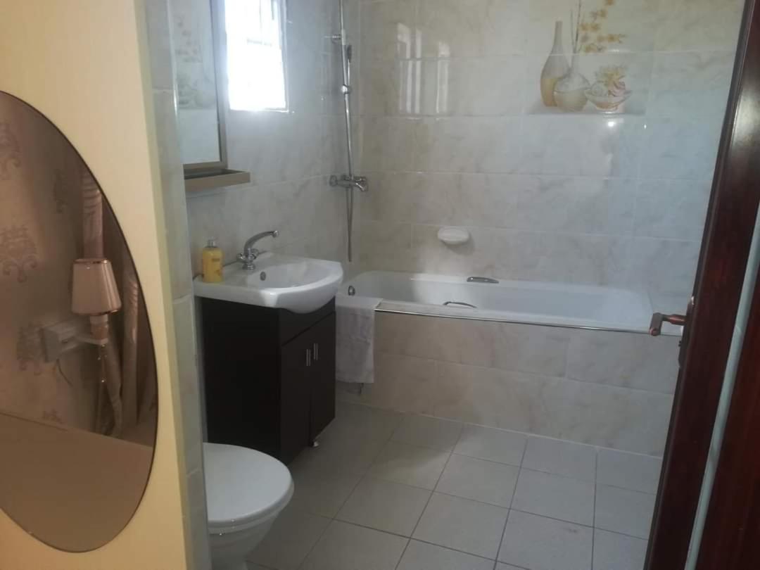 Lee Bed & Breakfast Francistown Luaran gambar