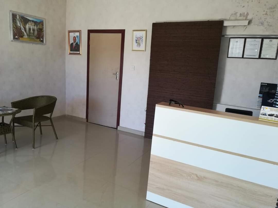 Lee Bed & Breakfast Francistown Luaran gambar