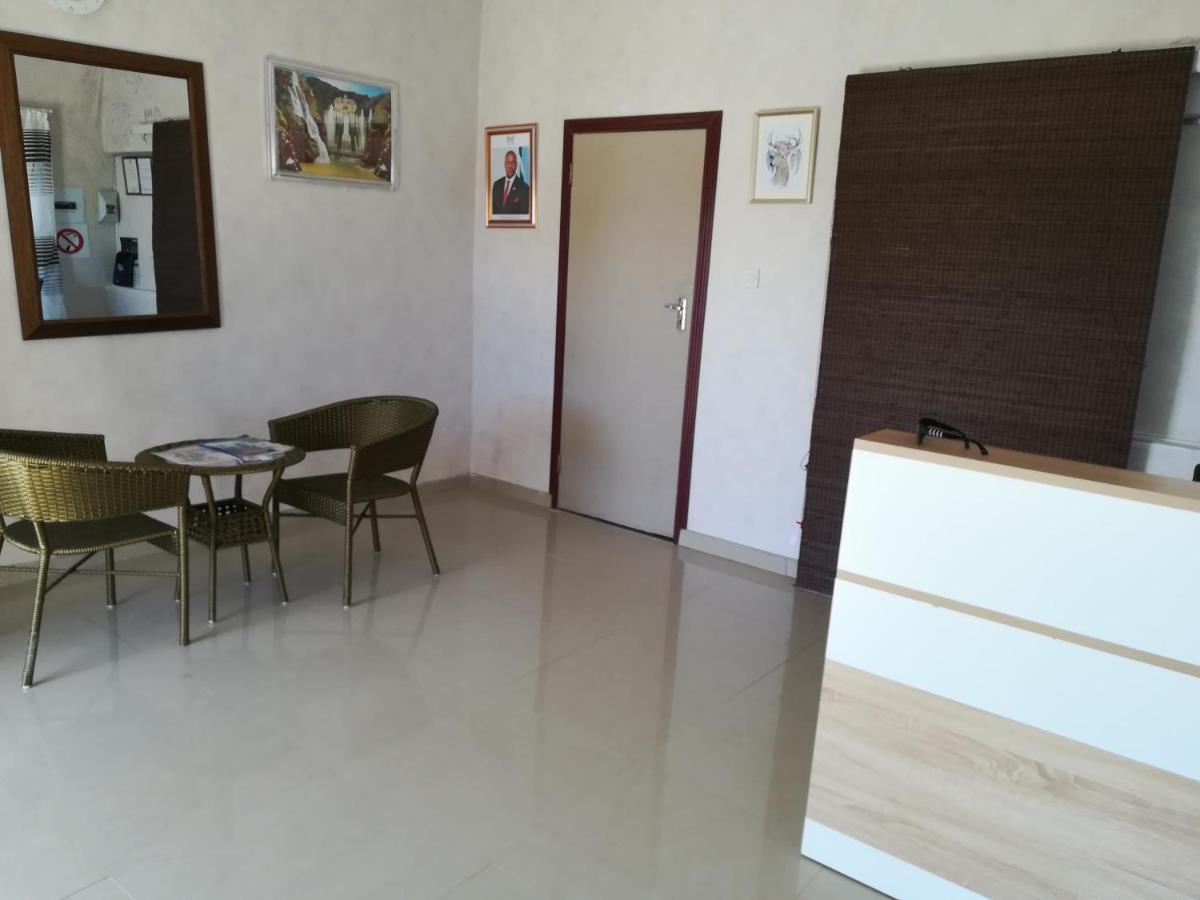 Lee Bed & Breakfast Francistown Luaran gambar